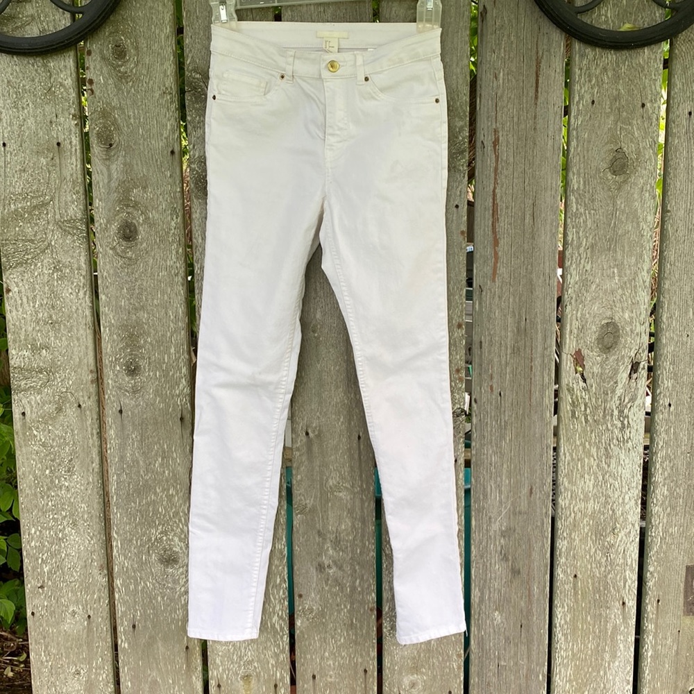 White Jeans H&M size 6 Summer essential in great condition!